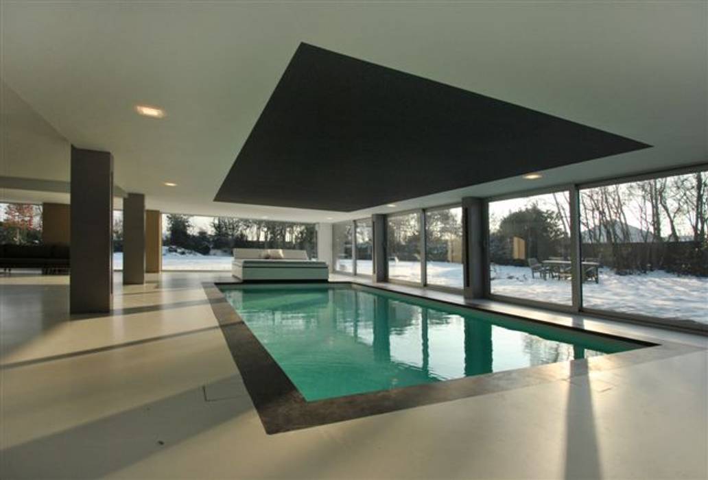 Restylen Villa te Essen, Vergouwen & Van Rijen architecten BNA BVBA Vergouwen & Van Rijen architecten BNA BVBA Moderne zwembaden