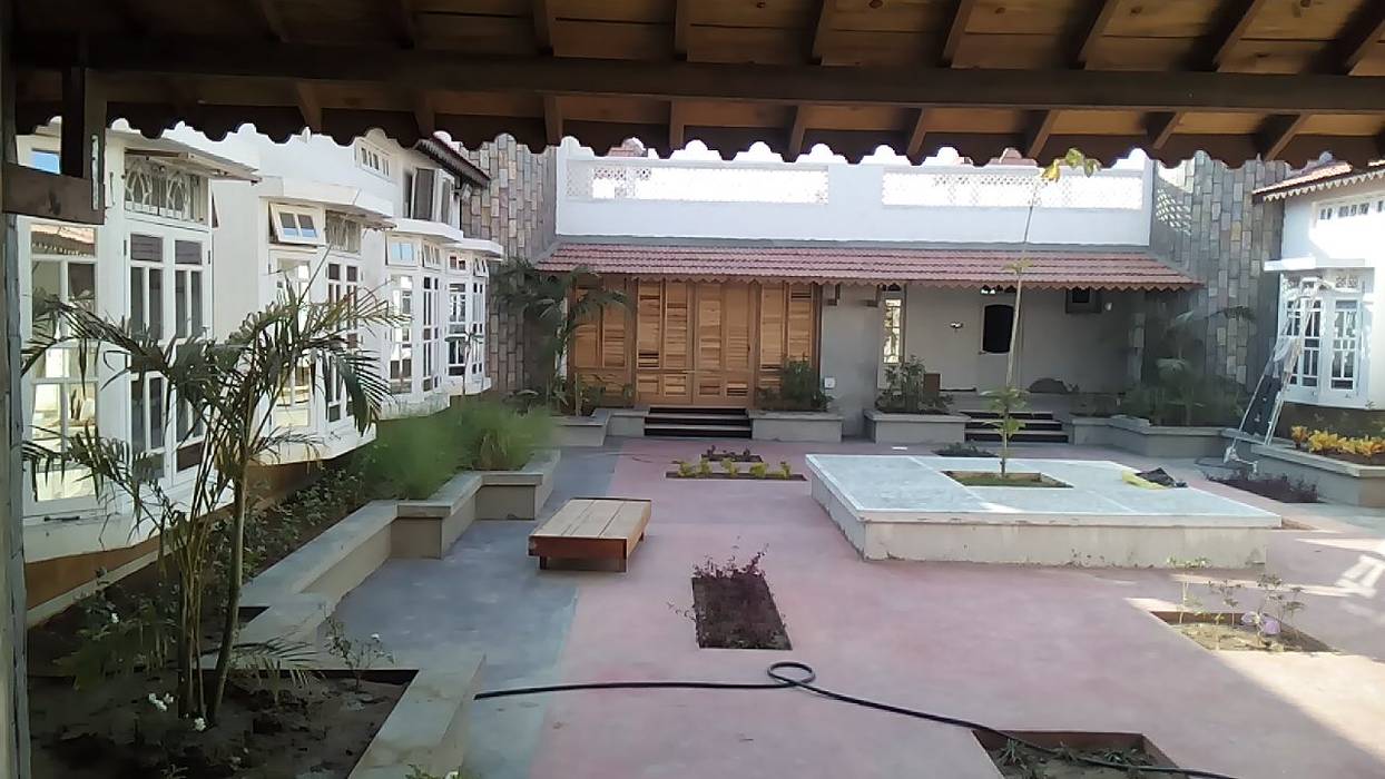 LAXMIWADI FARMHOUSE, CREATORS CREATORS Garage/shed