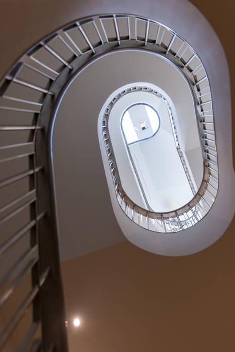 ​Staircase at Bedford Gardens house Nash Baker Architects Ltd Modern corridor, hallway & stairs Stone