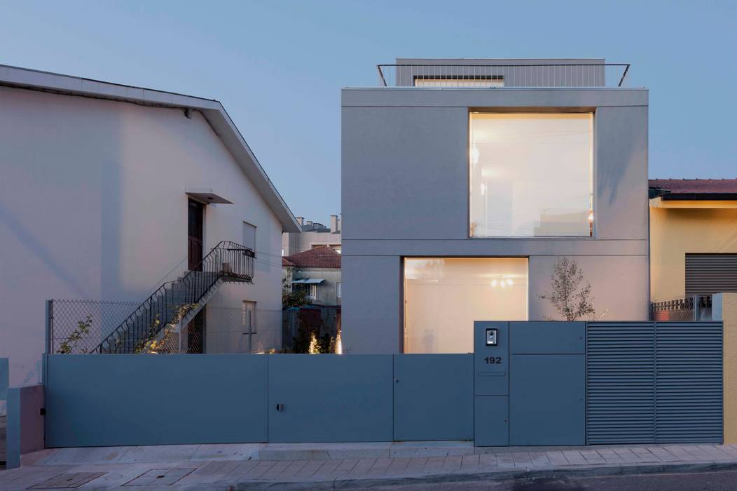 Casa em Matosinhos II, Jorge Domingues Arquitectos Jorge Domingues Arquitectos บ้านและที่อยู่อาศัย