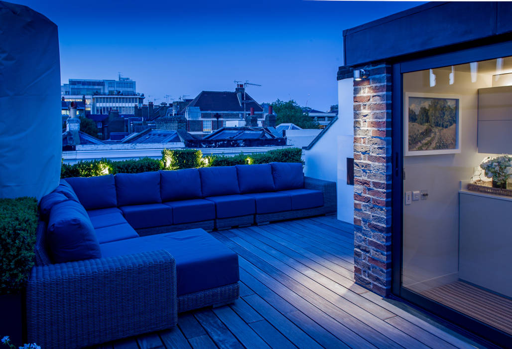 ​The roof terrace at the Chelsea House. Nash Baker Architects Ltd Patios & Decks