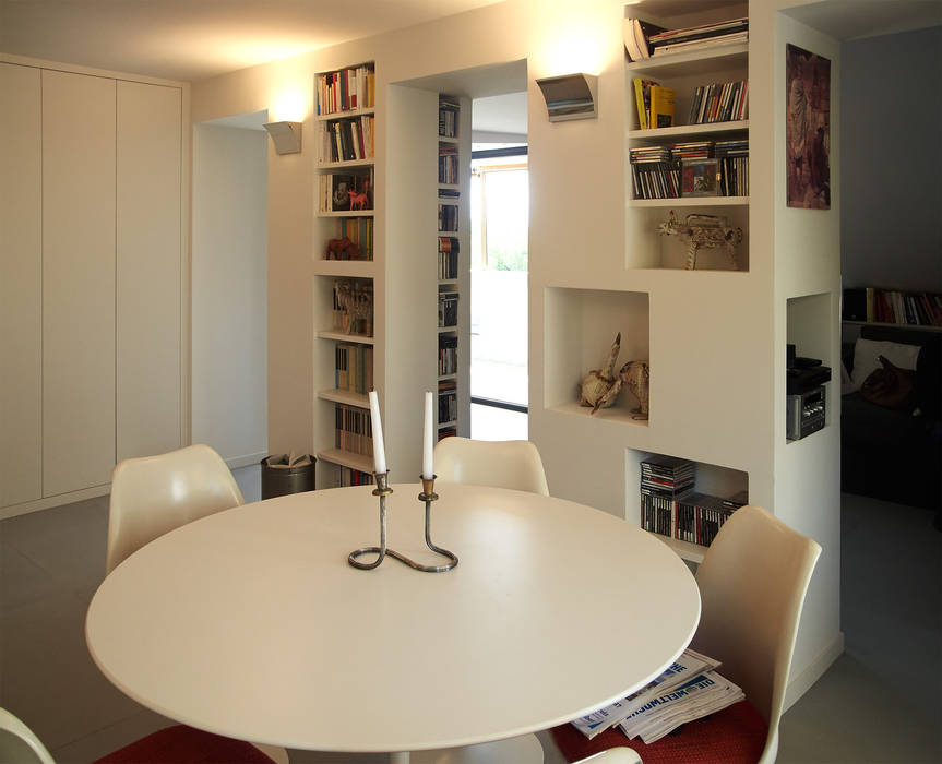 Loft Parco Nomentano - Roma, in&outsidesign in&outsidesign Modern dining room