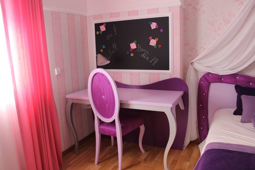 Quarto de menina by andreia Louraço Design e interiores homify Quartos de criança modernos Madeira Roxo/violeta Escrivaninha e cadeiras