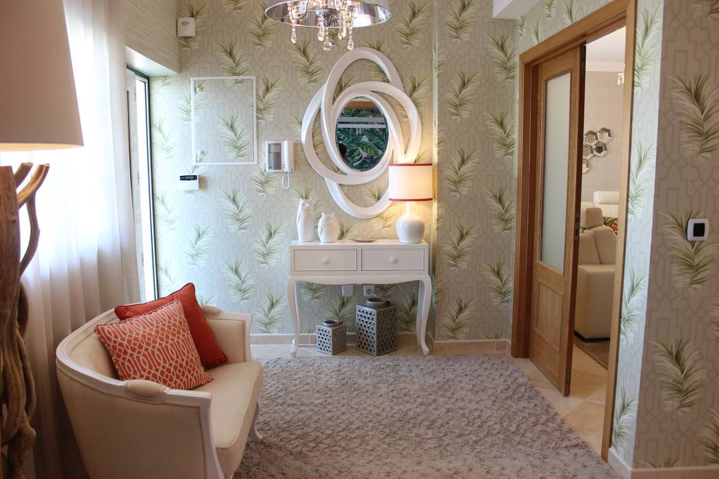 Hall de entrada e corredor by Andreia Louraço Design e Interiores Andreia Louraço - Designer de Interiores (Email: atelier.andreialouraco@gmail.com) Corredores, halls e escadas modernos Madeira Verde