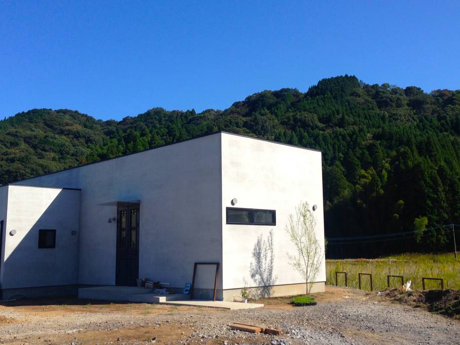 まだ施工中のファサード. 宮城雅子建築設計事務所 miyagi masako architect design office , kodomocafe 商業空間 レストラン