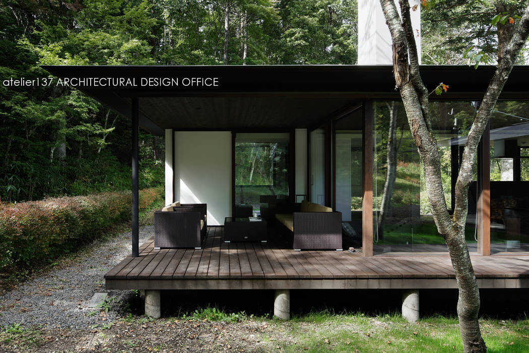 037軽井沢 I さんの家, atelier137 ARCHITECTURAL DESIGN OFFICE atelier137 ARCHITECTURAL DESIGN OFFICE Тераса Дерево Дерев'яні