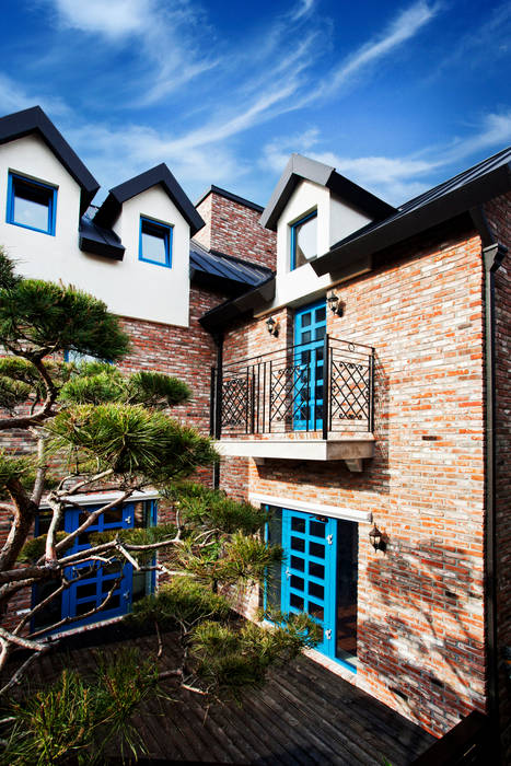 Blue windows, 국민대학교 국민대학교 Country style houses