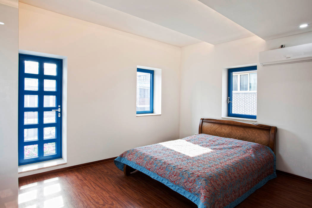 Blue windows, 국민대학교 국민대학교 Dormitorios de estilo rural