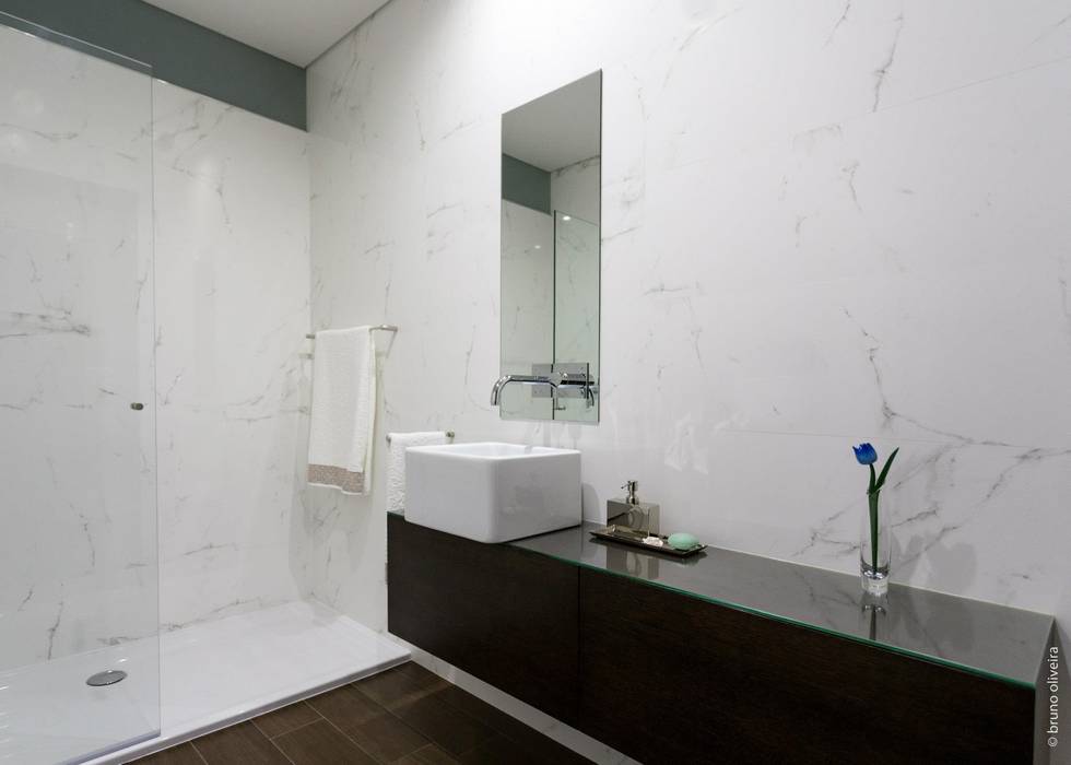 house 116, bo | bruno oliveira, arquitectura bo | bruno oliveira, arquitectura 現代浴室設計點子、靈感&圖片 大理石