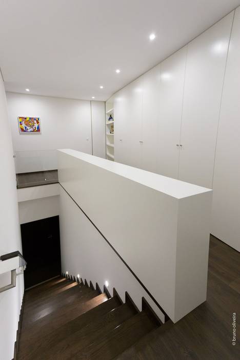 house 116, bo | bruno oliveira, arquitectura bo | bruno oliveira, arquitectura 現代風玄關、走廊與階梯 複合木地板 Transparent
