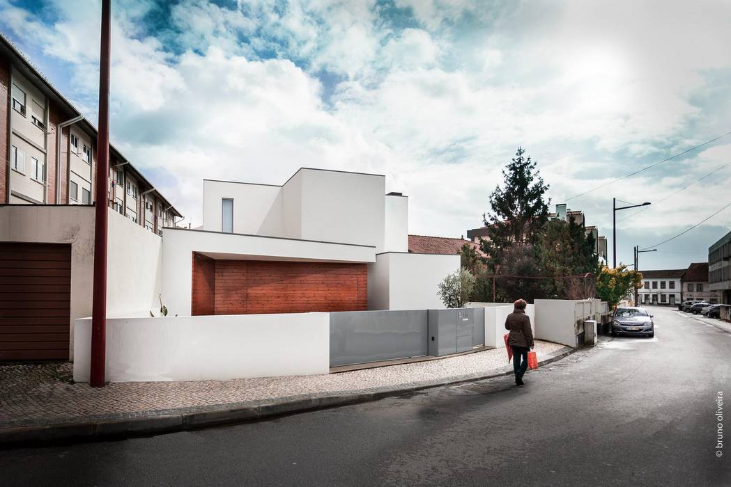 house 116, bo | bruno oliveira, arquitectura bo | bruno oliveira, arquitectura Modern Houses Solid Wood White