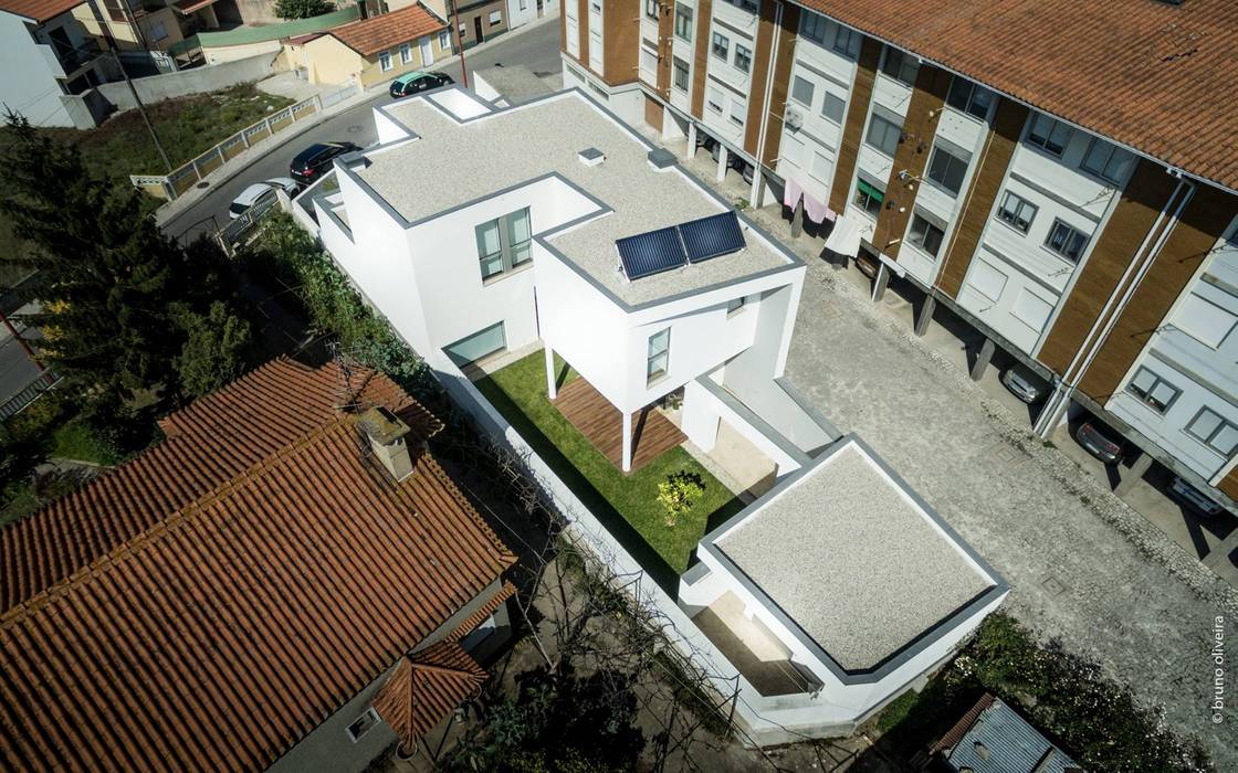 house 116, bo | bruno oliveira, arquitectura bo | bruno oliveira, arquitectura Moderne Häuser Textil Bernstein/Gold