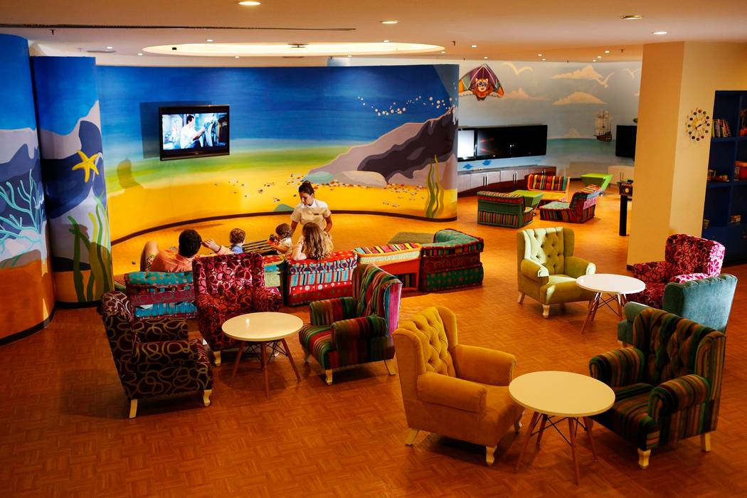 Grand Velas Riviera Maya / Velas Resorts., MC Design MC Design 에클레틱 미디어 룸 우드 + 플라스틱 액세서리 & 장식