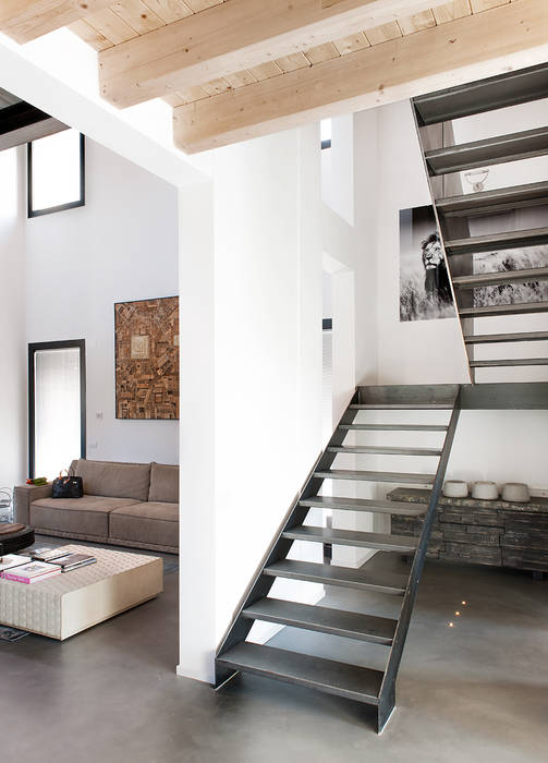 Villa di campagna, BRANDO concept BRANDO concept Couloir, entrée, escaliers industriels