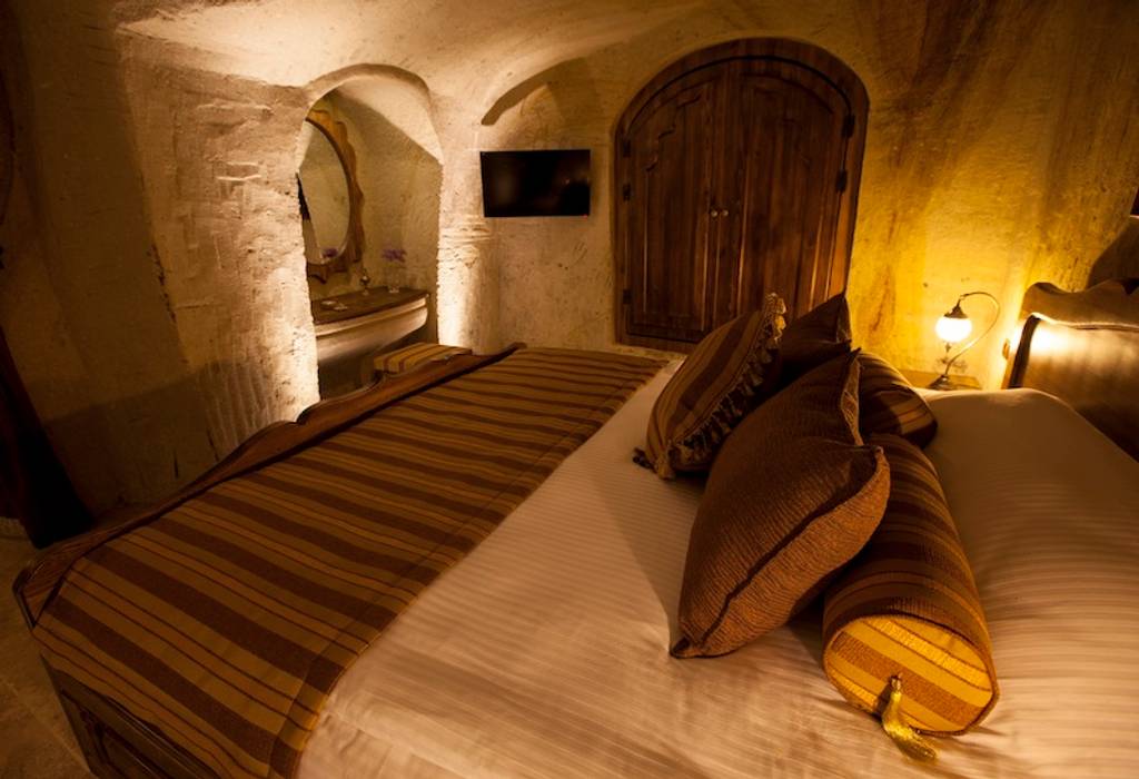 Emine Hanım evi Öncesi ve Sonrası, Kayakapi Premium Caves - Cappadocia Kayakapi Premium Caves - Cappadocia Rustik Yatak Odası