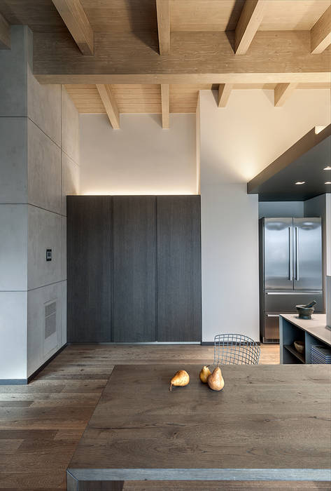 Attico mansardato, BRANDO concept BRANDO concept Modern Kitchen Storage