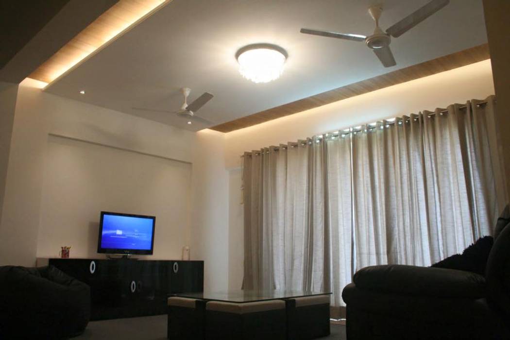 Apartment, Amith Gajool Design Amith Gajool Design Modern living room Furniture,Property,Comfort,Building,Lighting,Interior design,Curtain,Wood,Floor,Television set