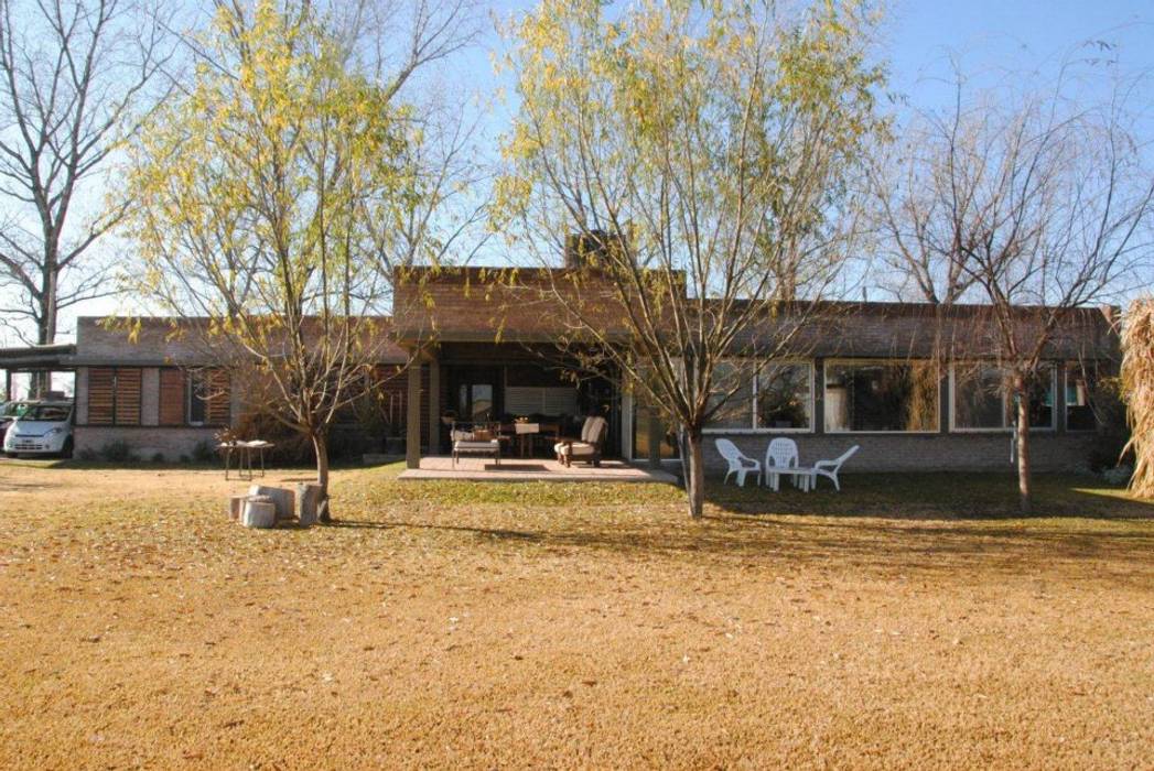 CASA ROLDAN Nº1, Arq. Luciano Altube Arq. Luciano Altube Casas rurales