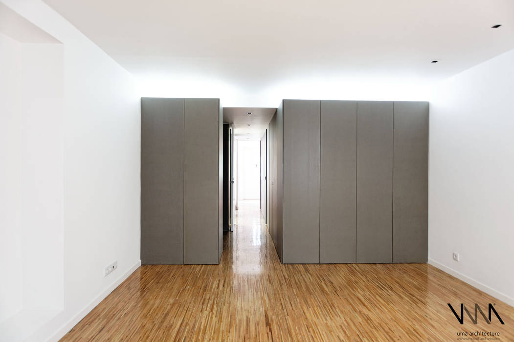 Quarto (suite com closet) UMA Collective - Architecture Quartos modernos