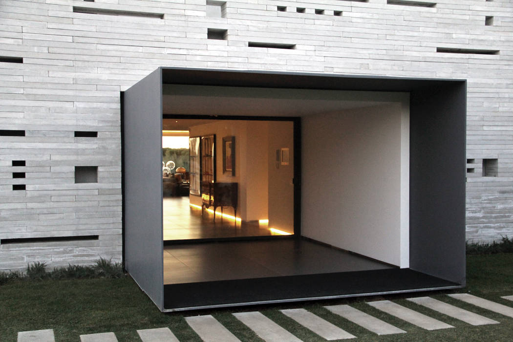 Lifting House, guedes cruz arquitectos guedes cruz arquitectos ミニマルスタイルの 玄関&廊下&階段