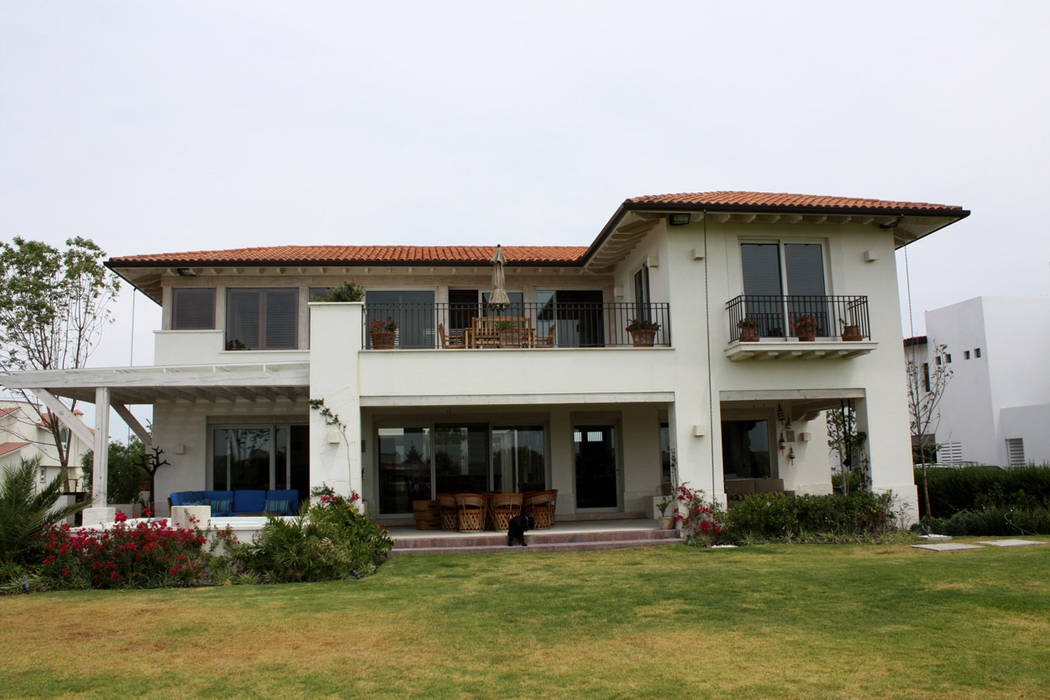 Casa El Campanario, Boué Arquitectos Boué Arquitectos Rustic style house