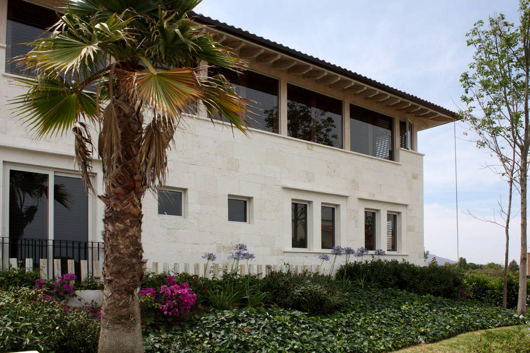 Casa El Campanario, Boué Arquitectos Boué Arquitectos Rustic style house