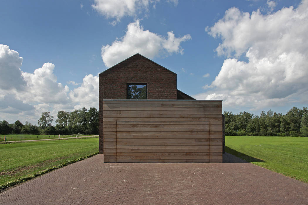 Woonhuis Stramproy, BenW architecten BenW architecten Country style garage/shed Wood Wood effect