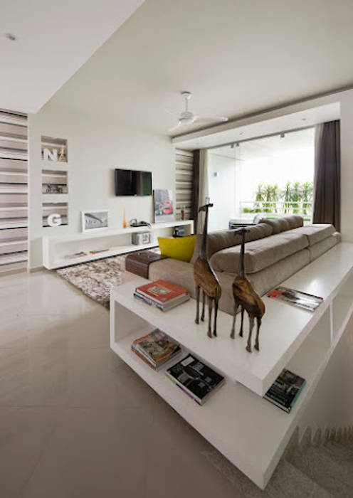 Lote estreito casa espaçosa., Magno Moreira Arquitetura Magno Moreira Arquitetura Modern Living Room