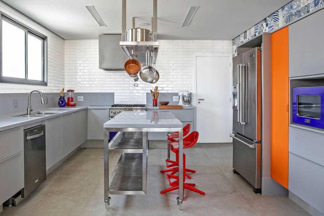 Residência Roverato, felipe torelli arquitetura e design felipe torelli arquitetura e design Modern style kitchen Synthetic Brown