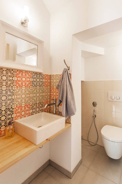 homify Mediterrane badkamers