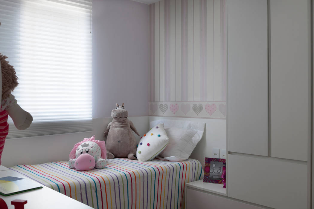 Dormitório de menina, Natalia Guesso Natalia Guesso Quarto infantil moderno MDF Propriedade,Conforto,Janela,Madeira,Piso,Design de interiores,Cinza,Pisos,Cor de rosa,Sala de estar