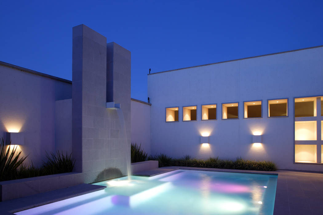 Piletas de estilo  por Pórtico  , Colonial   