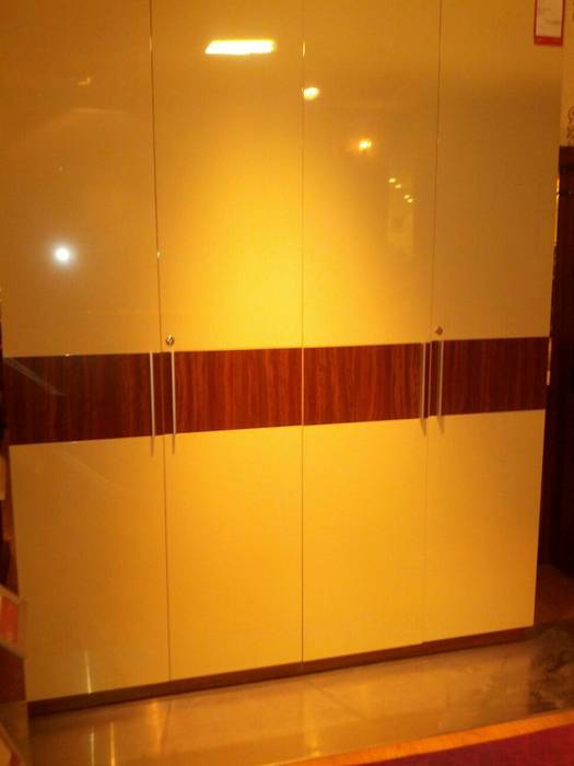 Wooden Wardrobes, S.R. Buildtech – The Gharexperts S.R. Buildtech – The Gharexperts Salas de estilo asiático Cajoneras