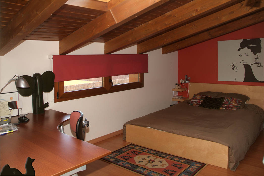 Casa con estructura de madera MRJ, RIBA MASSANELL S.L. RIBA MASSANELL S.L. Mediterranean style bedroom Wood Wood effect