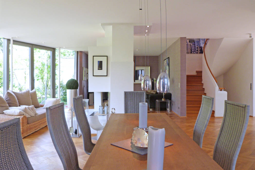 Villa in Düsseldorf, beyond REAL ESTATE beyond REAL ESTATE Modern dining room