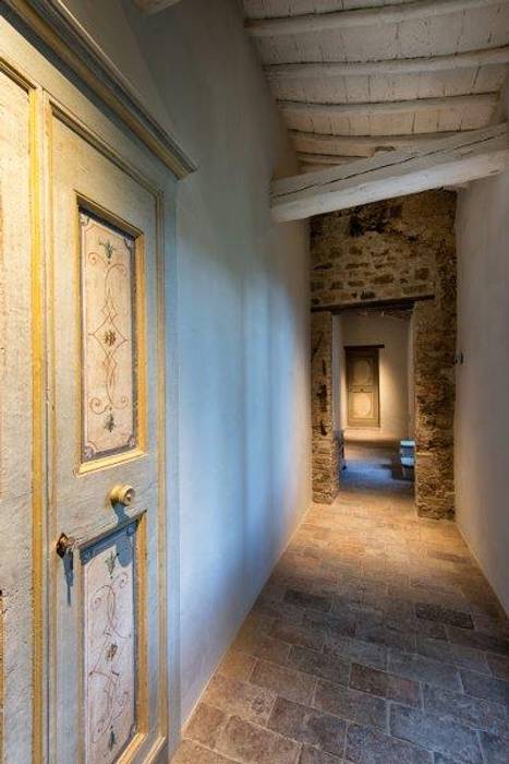Camere da letto, Porte del Passato Porte del Passato Classic style corridor, hallway and stairs Wood Wood effect Accessories & decoration