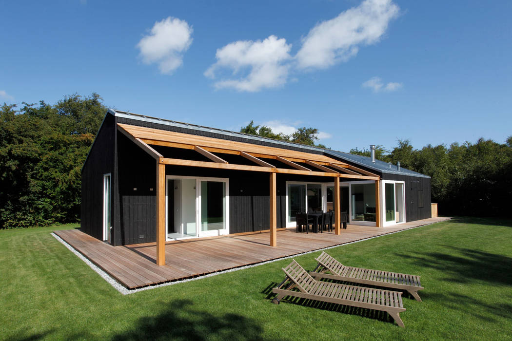 Vakantiewoning Cornelisse, Schiermonnikoog, De Zwarte Hond De Zwarte Hond Balcones y terrazas de estilo escandinavo Madera Acabado en madera