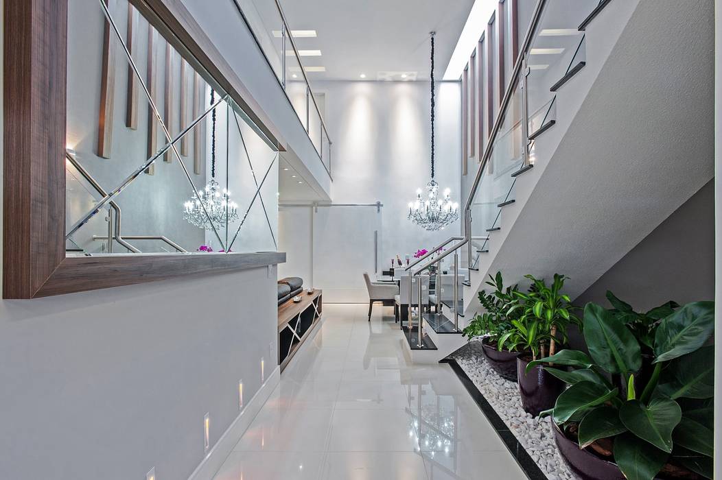 Patrícia Azoni Arquitetura + Arte & Design Moderne gangen, hallen & trappenhuizen