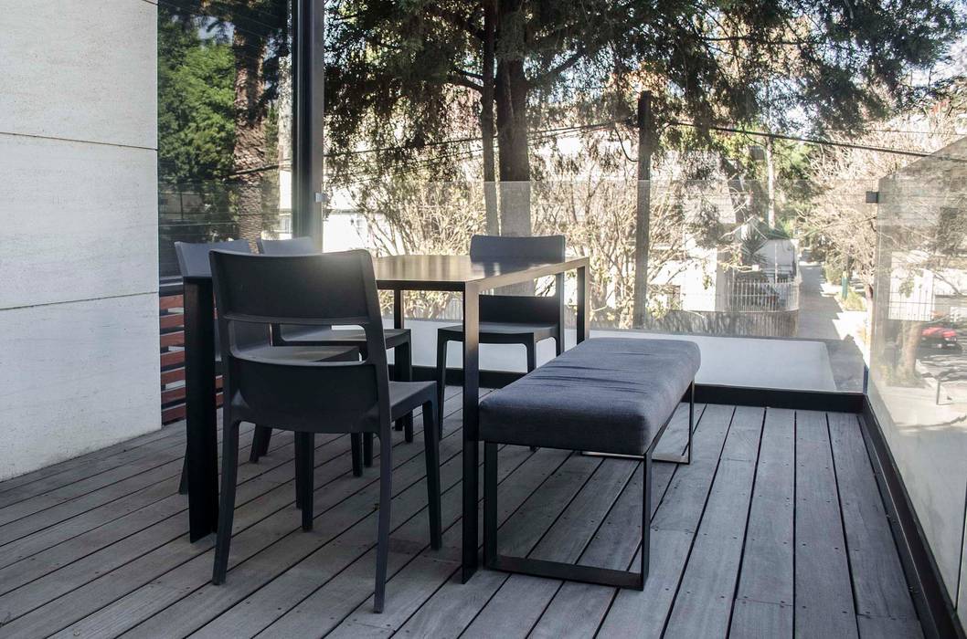 Mesa para terraza Estudio Negro Balcones y terrazas modernos Mobiliario