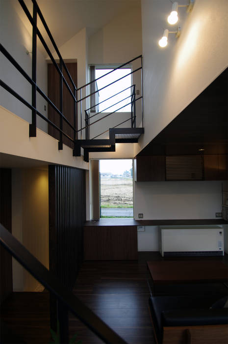 C-house, クコラボ一級建築士事務所 クコラボ一級建築士事務所 Eclectic corridor, hallway & stairs