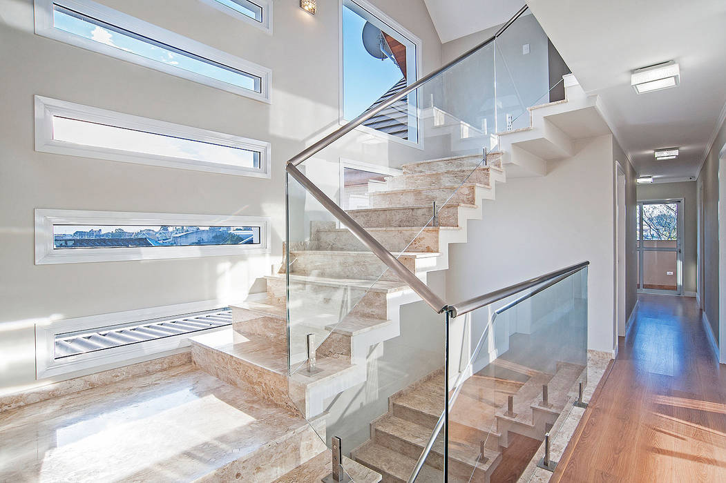 Casa 581, Patrícia Azoni Arquitetura + Arte & Design Patrícia Azoni Arquitetura + Arte & Design Modern Corridor, Hallway and Staircase Marble