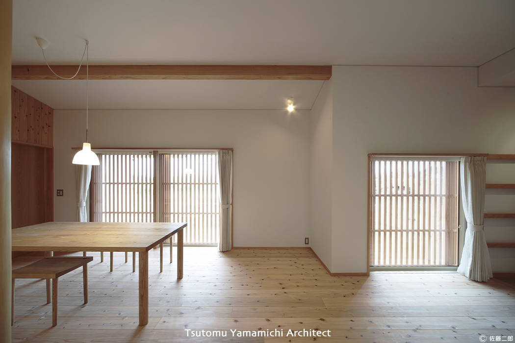 遠くを見る家～中津 6つの庭をもつ住まい～, 山道勉建築 山道勉建築 Scandinavian style windows & doors Wood Wood effect