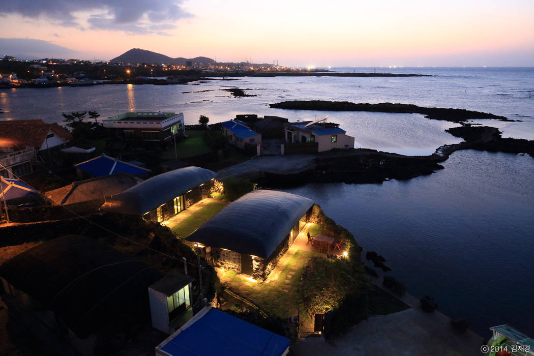 ​눈먼고래 , Z_Lab Z_Lab Rustic style houses