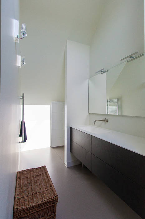 Woning te Vreeland, ScanaBouw BV ScanaBouw BV Modern bathroom