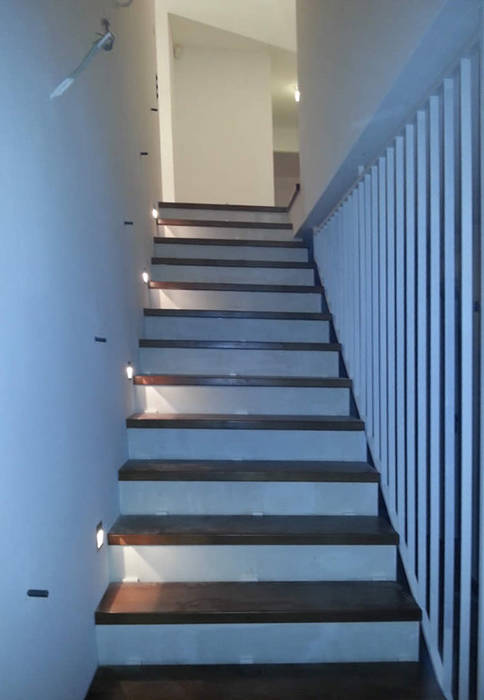 Kernsanierung Taunushaus, Fa. RESANEO® Fa. RESANEO® Couloir, entrée, escaliers modernes