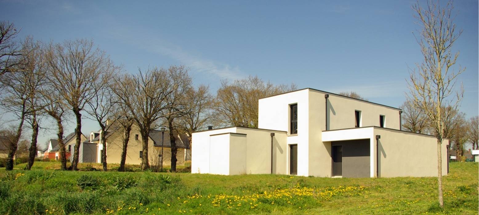 Construction d’une maison individuelle, Pleumeleuc, Ille-et-Vilaine, bAAt architecture bAAt architecture Maisons modernes Ciel,Plante,Immeuble,Paysage naturel,Fleur,Arbre,Terrain,Végétation,Prairie,Paysage