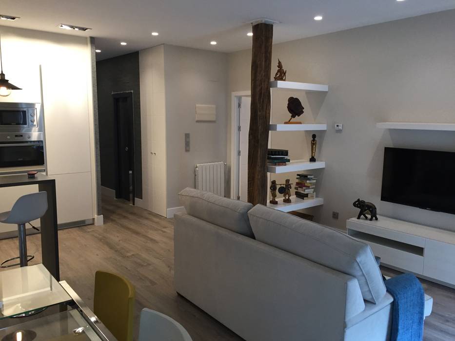 Reforma de un apartamento en el centro de San Sebastian, EKIDAZU EKIDAZU Moderne woonkamers