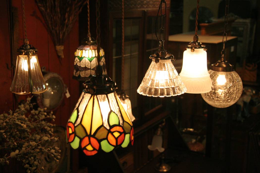 Antique Style Lighting, 株式会社サンヨウ 株式会社サンヨウ Living room Glass Lighting