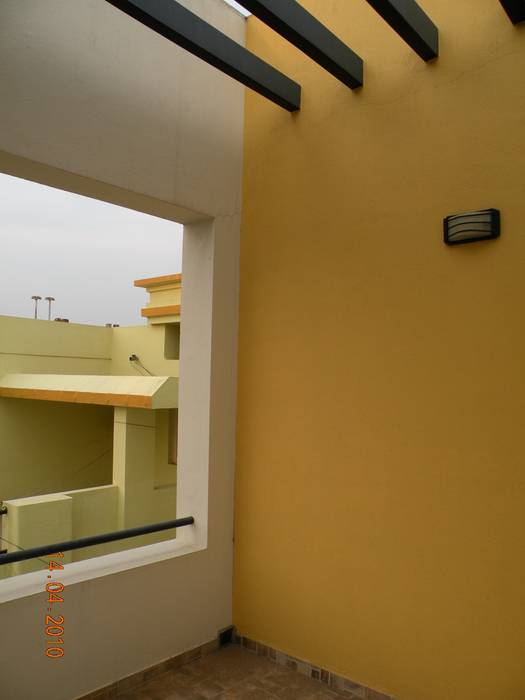 Prashanth's Residence, ICON design studio ICON design studio Modern balcony, veranda & terrace