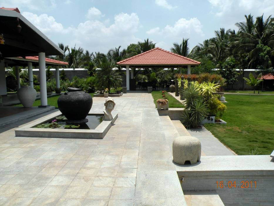 Sumeru Farmhouse, ICON design studio ICON design studio Tropical style houses